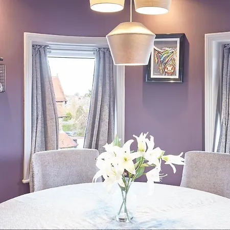 Host & Stay - Coppice Towers דירה
